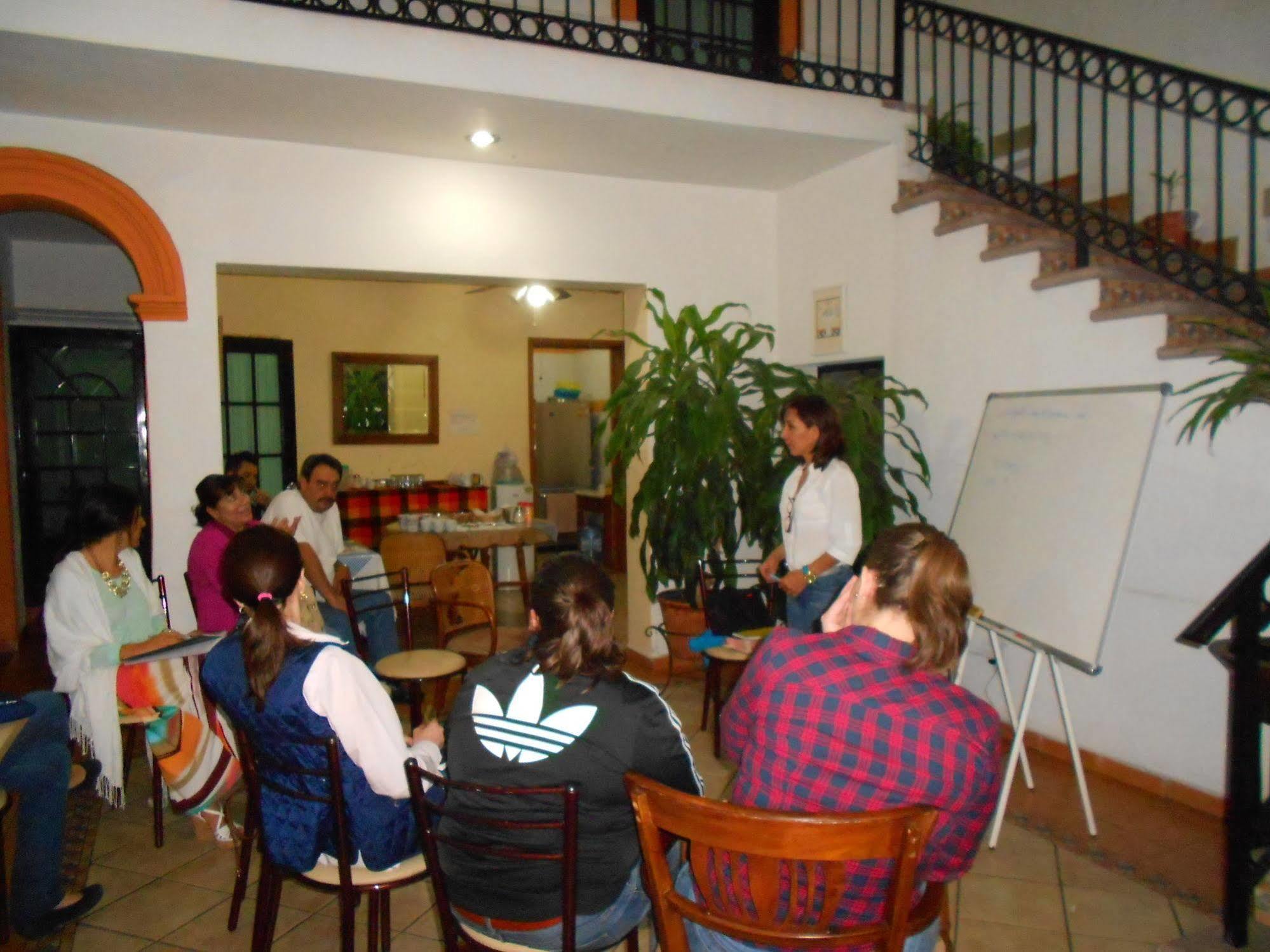 Oyo Hotel Posada Garibaldi กัวดาลาฮารา ภายนอก รูปภาพ