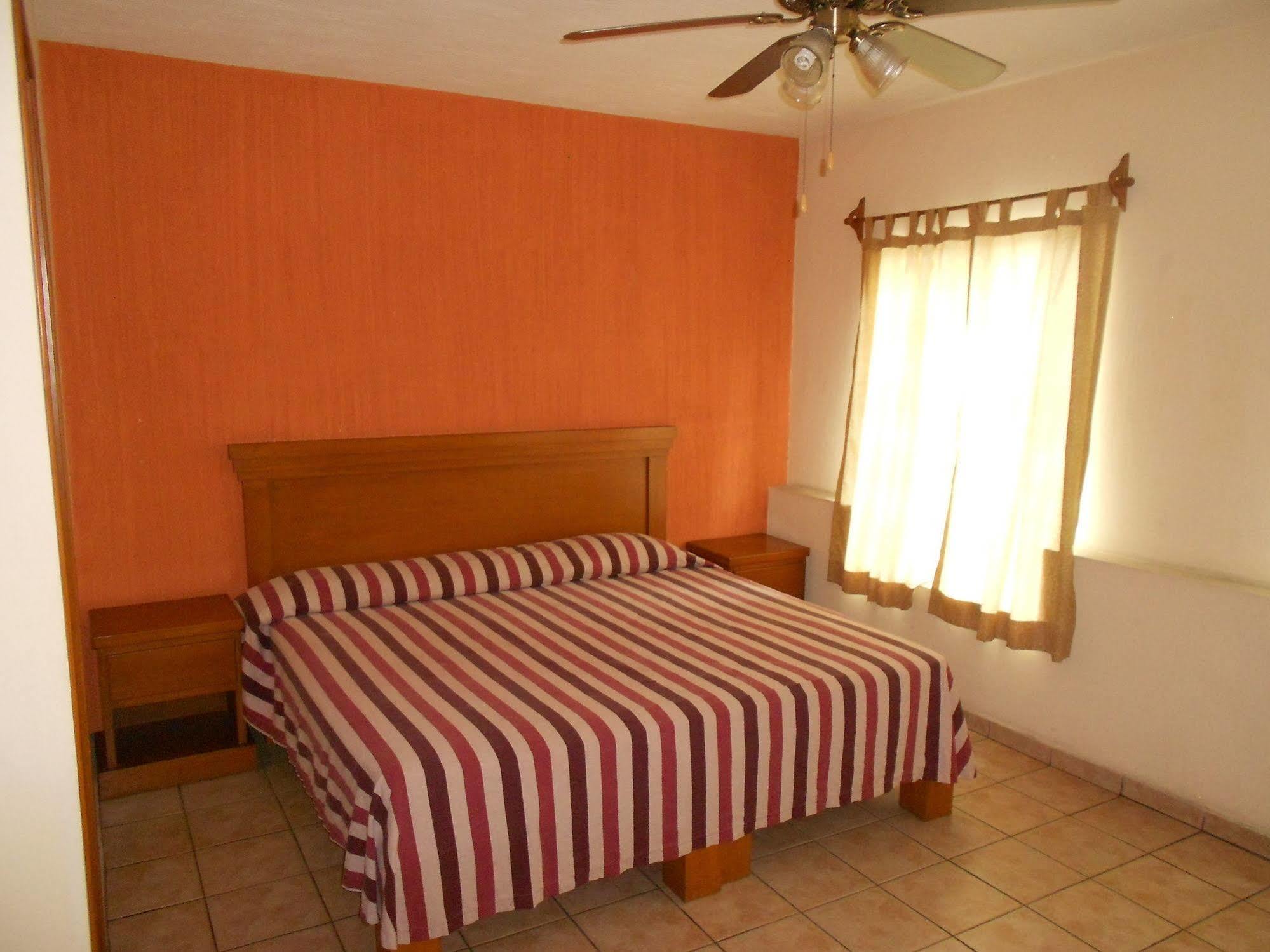 Oyo Hotel Posada Garibaldi กัวดาลาฮารา ภายนอก รูปภาพ