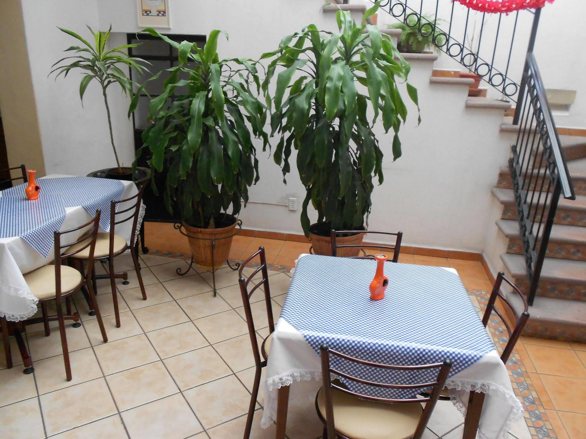 Oyo Hotel Posada Garibaldi กัวดาลาฮารา ภายนอก รูปภาพ