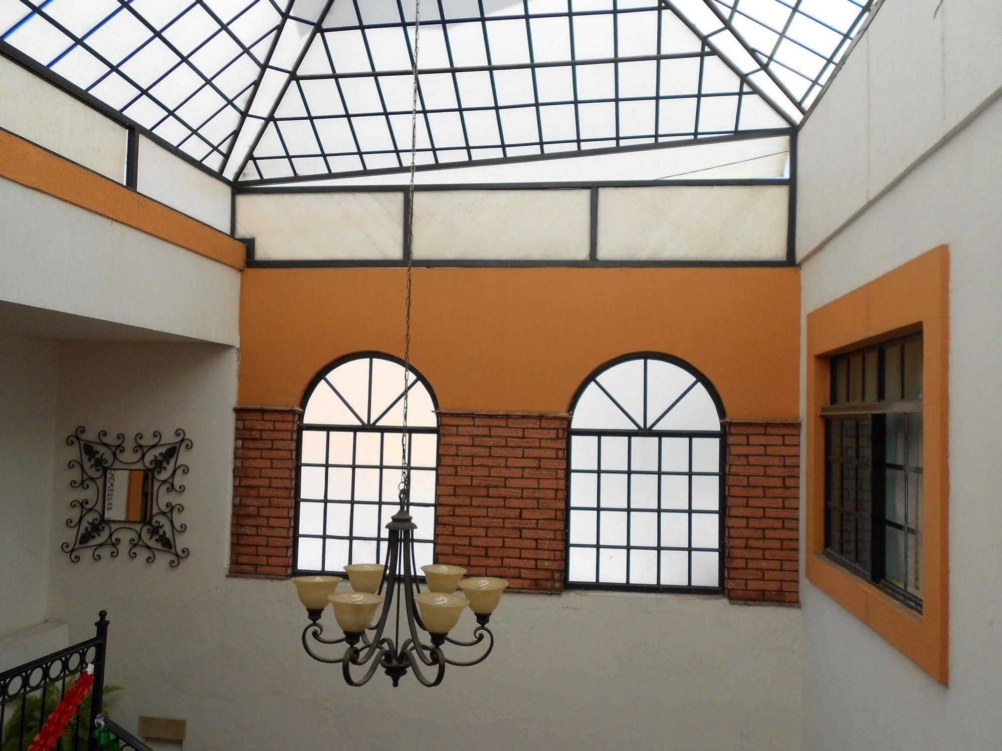 Oyo Hotel Posada Garibaldi กัวดาลาฮารา ภายนอก รูปภาพ